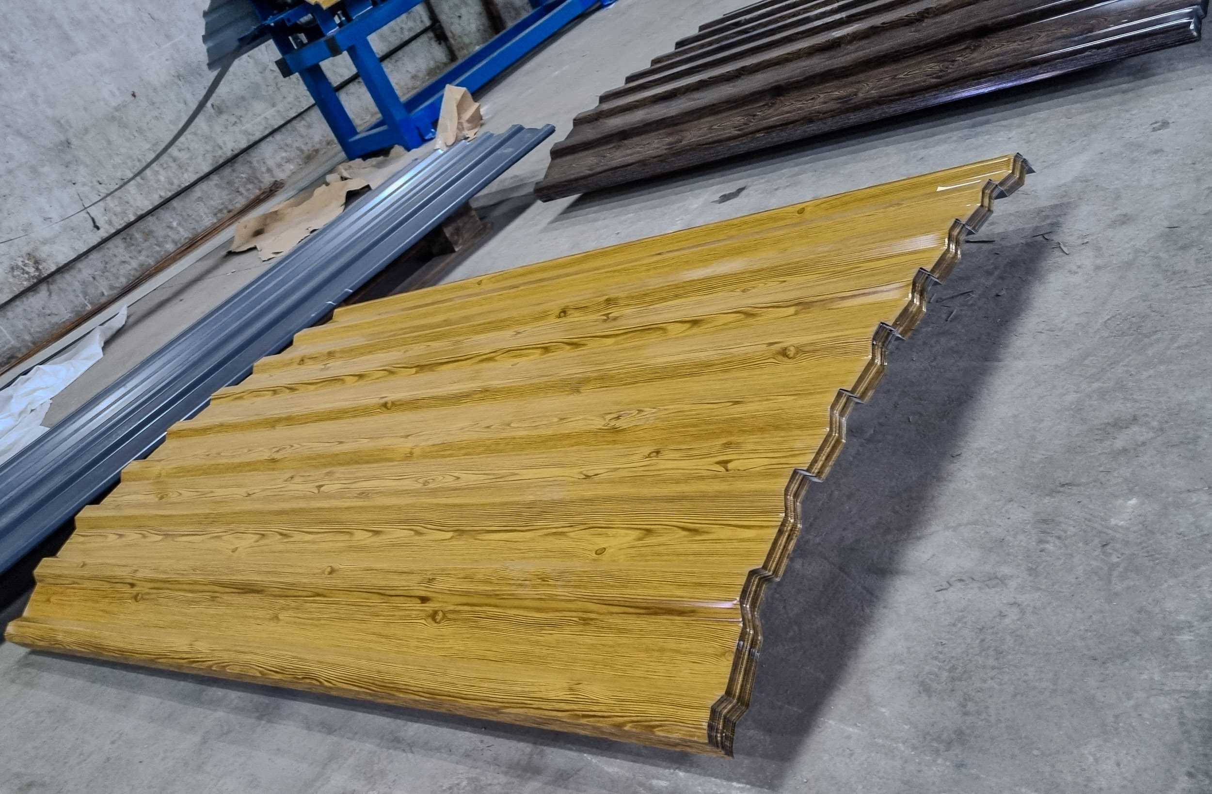 Famintás trapézlemez panel közeli