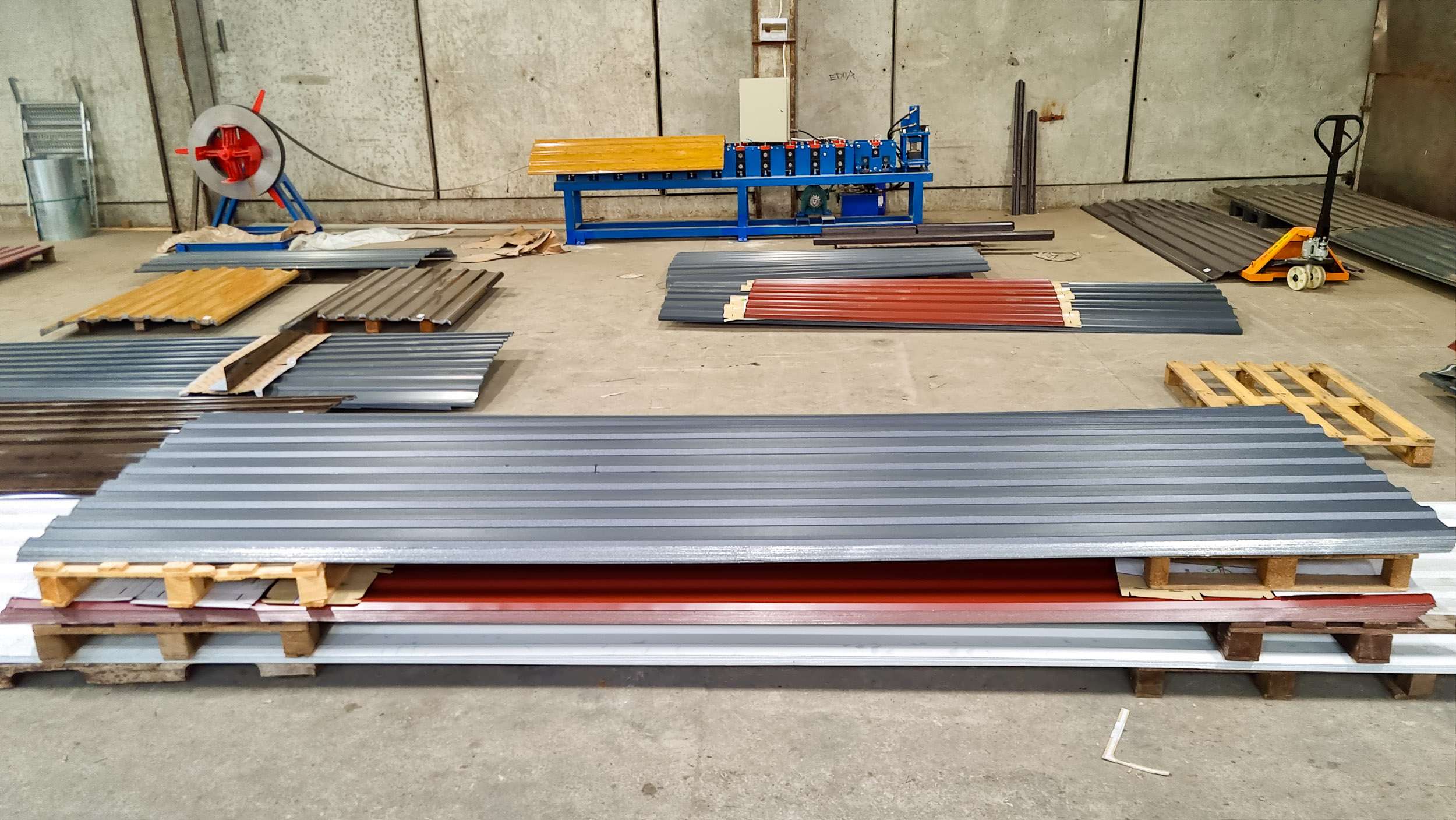 Trapézlemez gyártó műhely - gyártósor és készletek áttekintése