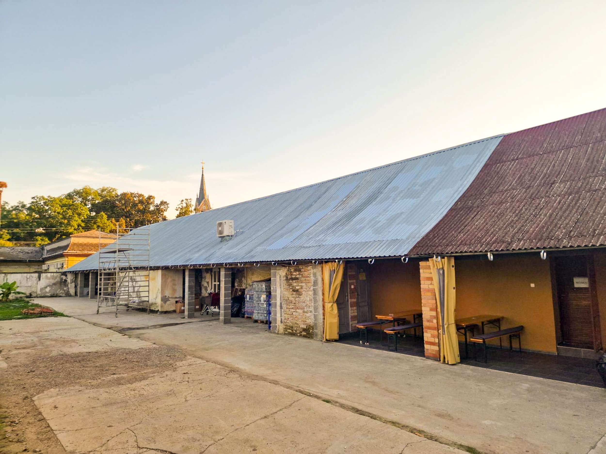 Trapézlemez tetőfedés – épület felújítás új lemezekkel